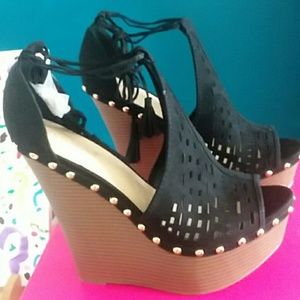 NEW Super cute 6 in ankle wrap wedge heels size 12